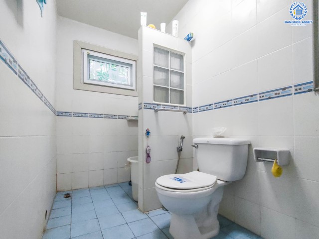 *****บ้านเดี่ยวมือสองย่านนนทบุรี ม.จิรกานต์1 บางบัวทอง-ไทรน้อย บนเนื้อที่จัดเต็ม 50.6 ตร.ว. ฟังก์ชัน 4 ห้องนอน 2 ห้องน้ำ 1 ที่จอดรถ บ้านสวย พร้อมเข้าอยู่ แถมฟรี! 2 เครื่องปรับอากาศ 1 เครื่องทำน้ำอุ่น บนทำเลเดินทางสะดวก ใกล้เซ็นทรัลเวสต์เกต, ทางด่วน "ศรีรัช" และรถไฟฟ้า "สถานีคลองบางไผ่"